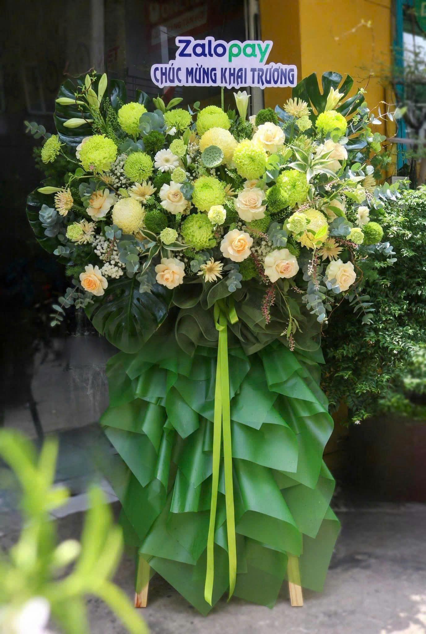 Kệ Hoa Khai Trương KT32 – Sắc Xanh Sinh Thái Thời Thượng, Phát Triển Bền Vững, Khởi Đầu Tài Lộc