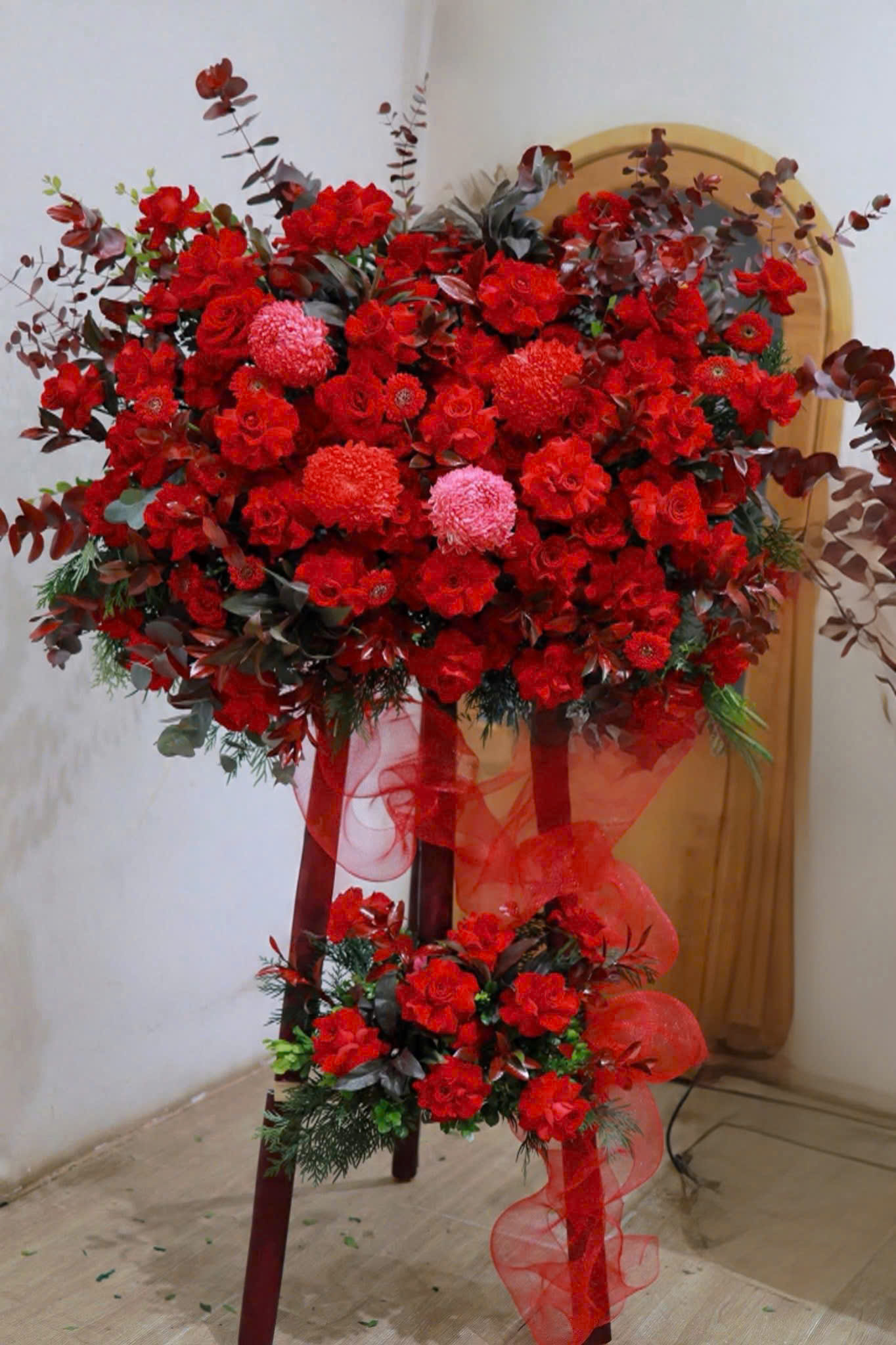 Kệ Hoa Khai Trương 2 Tầng Kệ Gỗ Đỏ Nhung – Đẳng Cấp Sang Trọng, Hồng Phát Thịnh Vượng - KT12